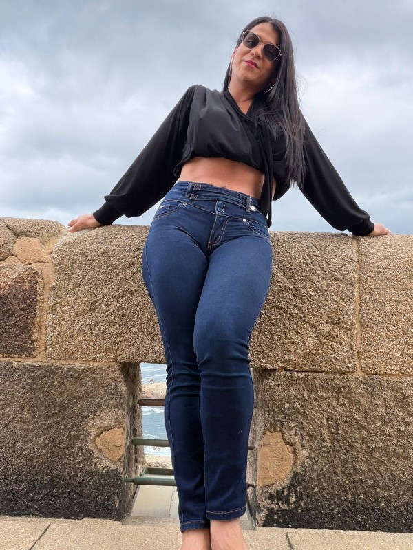 TRANS FIESTERA VERSATIL CON GANAS DE COMER POLLA