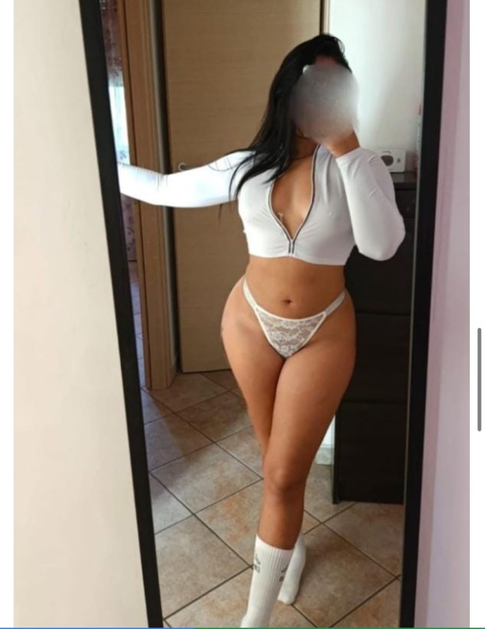 BOMBA DE SEXO COMPLACIENTE FIESTERA A TOPE