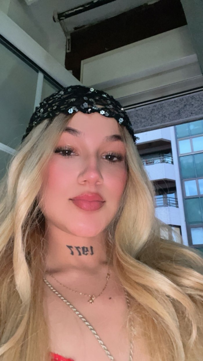 QUITA MI BRAGUITA Y HAZME EL AMOR BIEN RICO