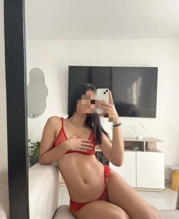 Nueva por aquí disponible a tus fantasias