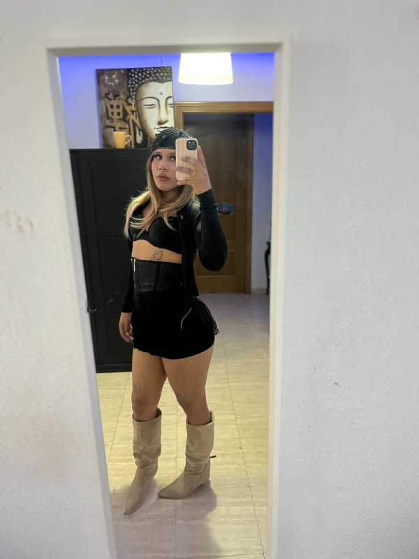 JOVEN DE LUJO COLOMBIANA 19 AÑOS