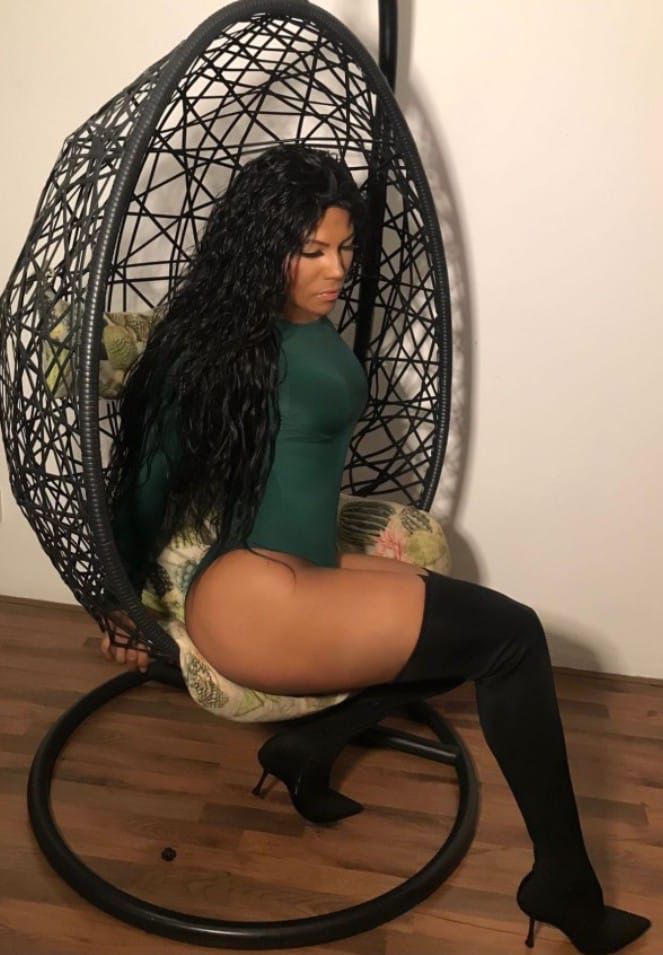 MULATA CALIENTE DOTADA 22CM FIESTERA 100%REAL