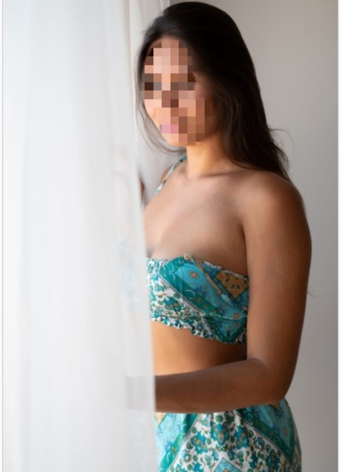 KARINA URUGUAYA NATURAL CARISMÁTICA SENCILLA