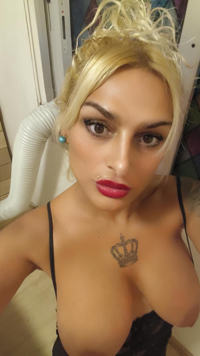 Victoria española gitana sexo natural coño y culo 24 h