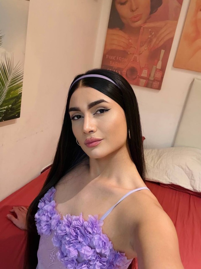 KENDRA EROTÍSMO Y ELEGANCIA