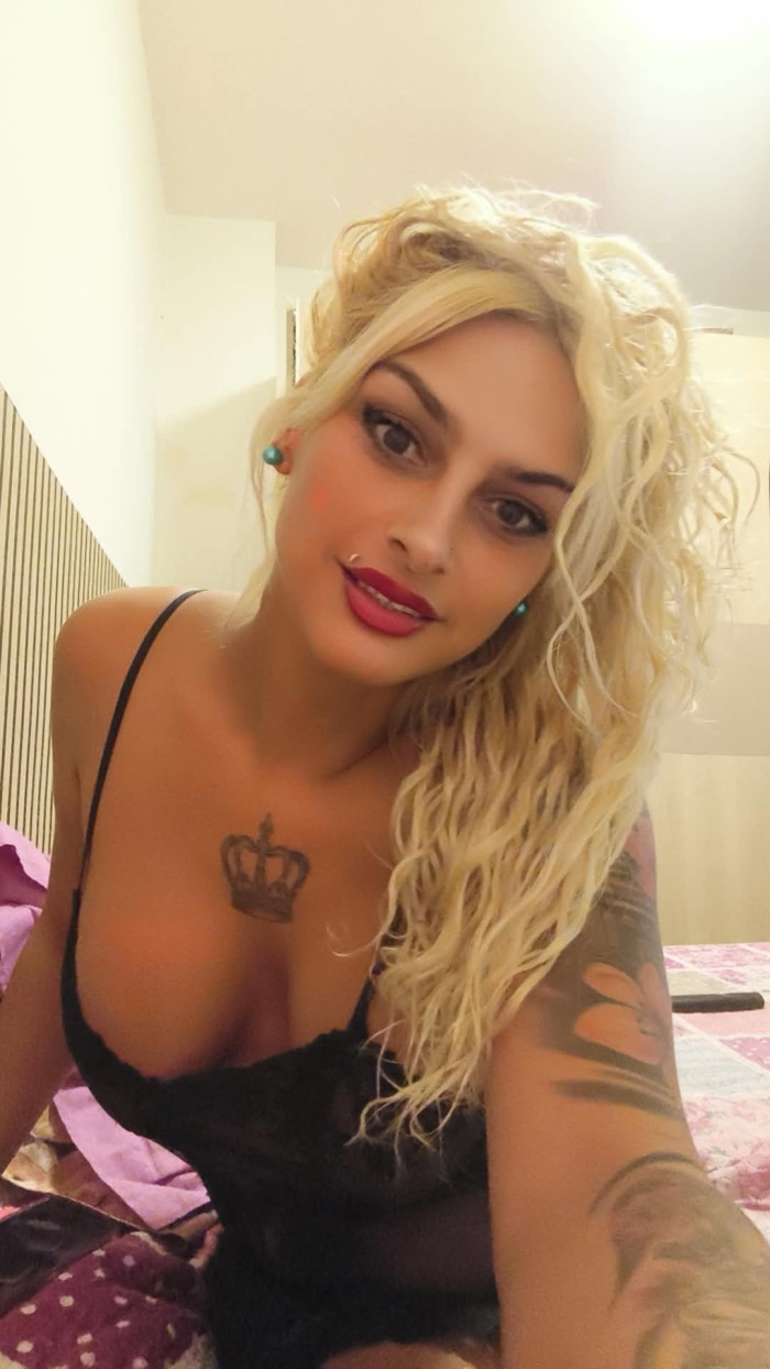 Mistress victoria la reina de todos los fetiches