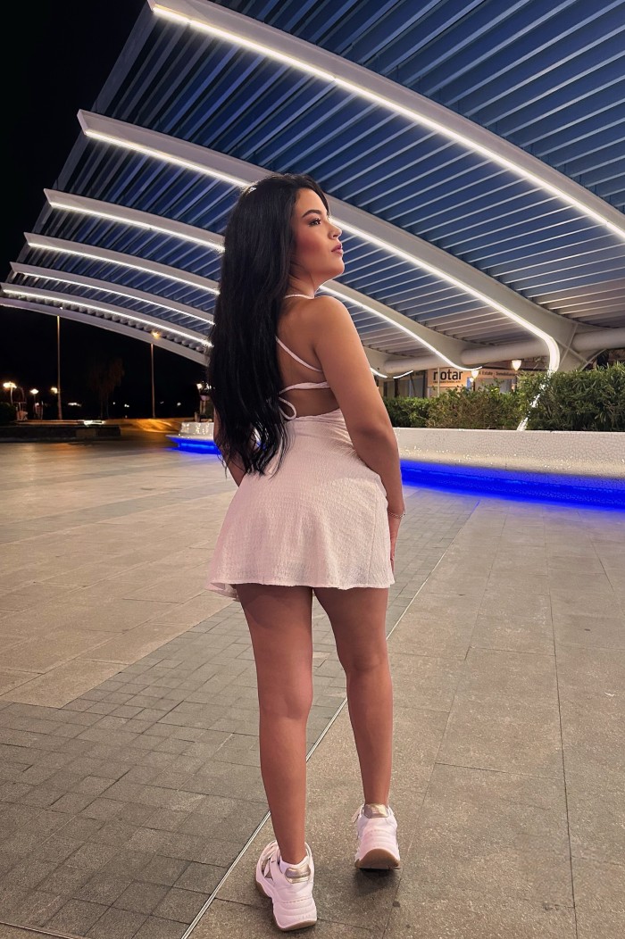 Mujer atractiva y joven