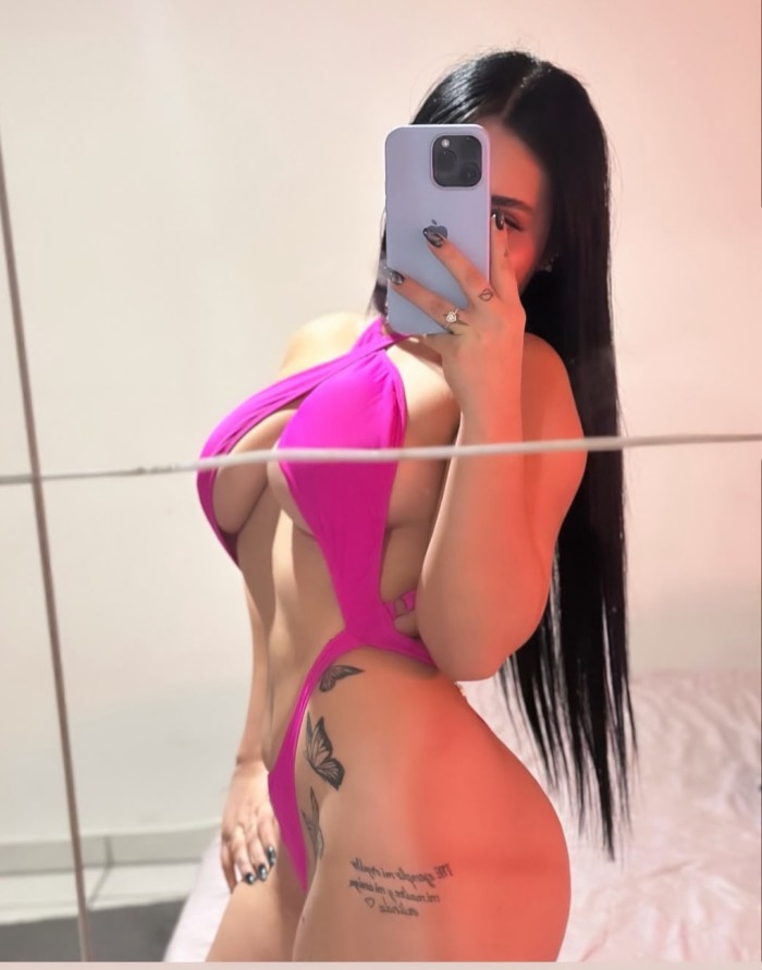 SEXY CAÑERA UNA DIOSA EN LA CAMA KATALINA