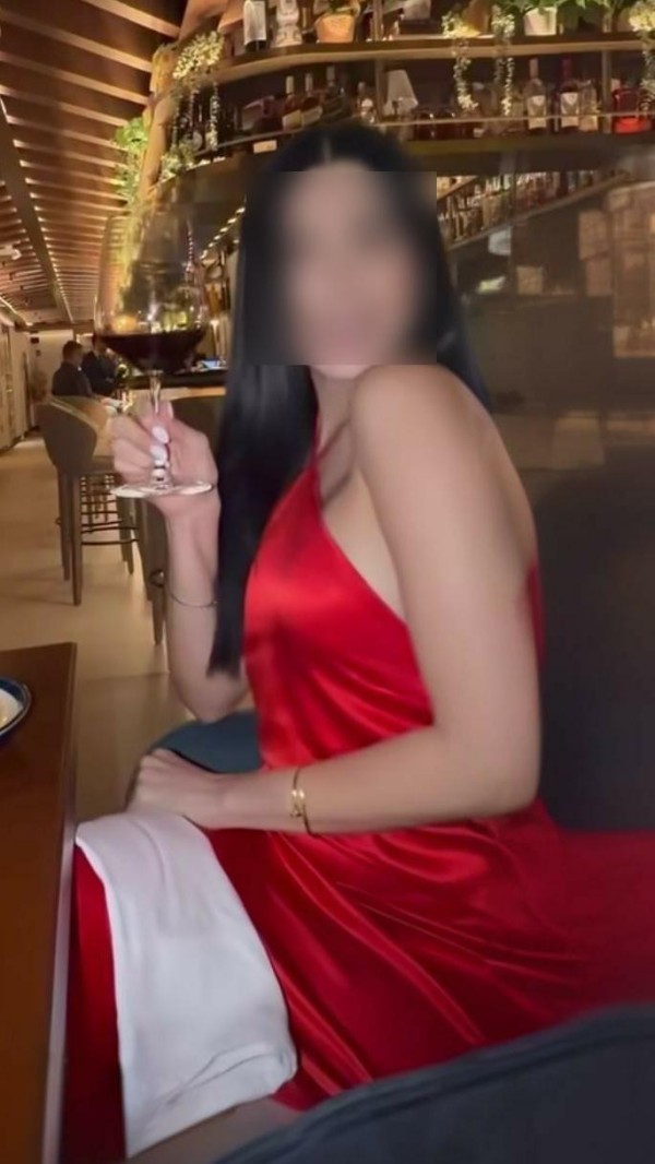 Ven a quitarme la ropa y disfruta de mi belleza desnuda. !Pibonazo!