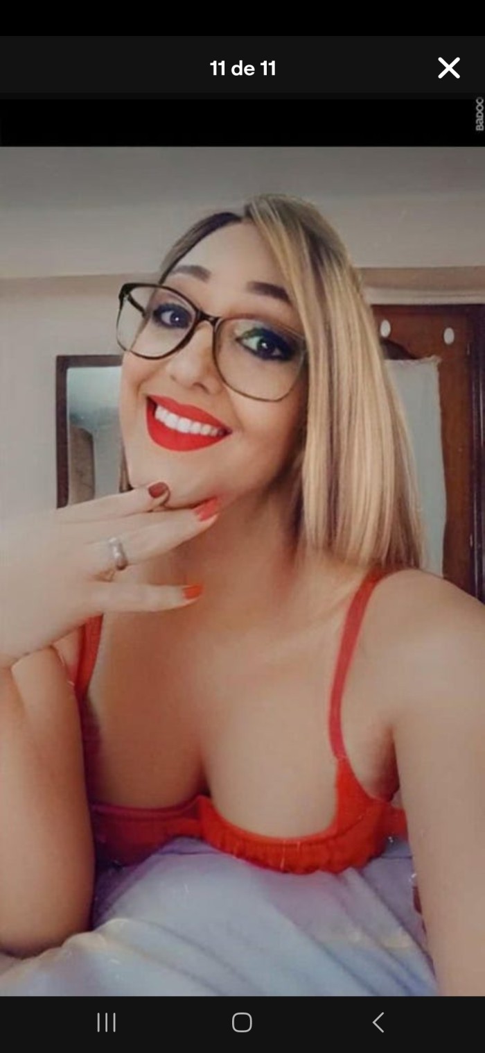 Rubia exhuberante real activa pasiva fiestera