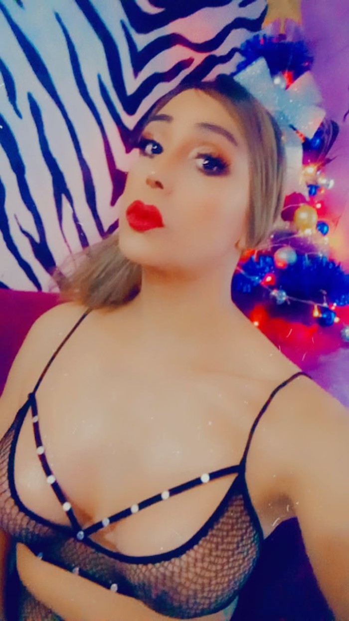 Rubia exhuberante real activa pasiva fiestera