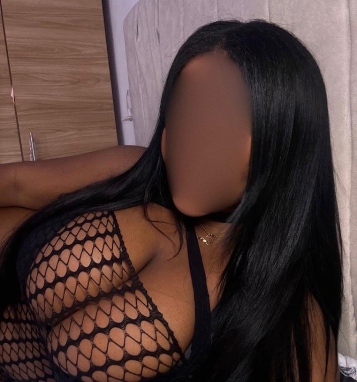 ANDREA, SEXY Y JOVEN COLOMBIANA PARA TI