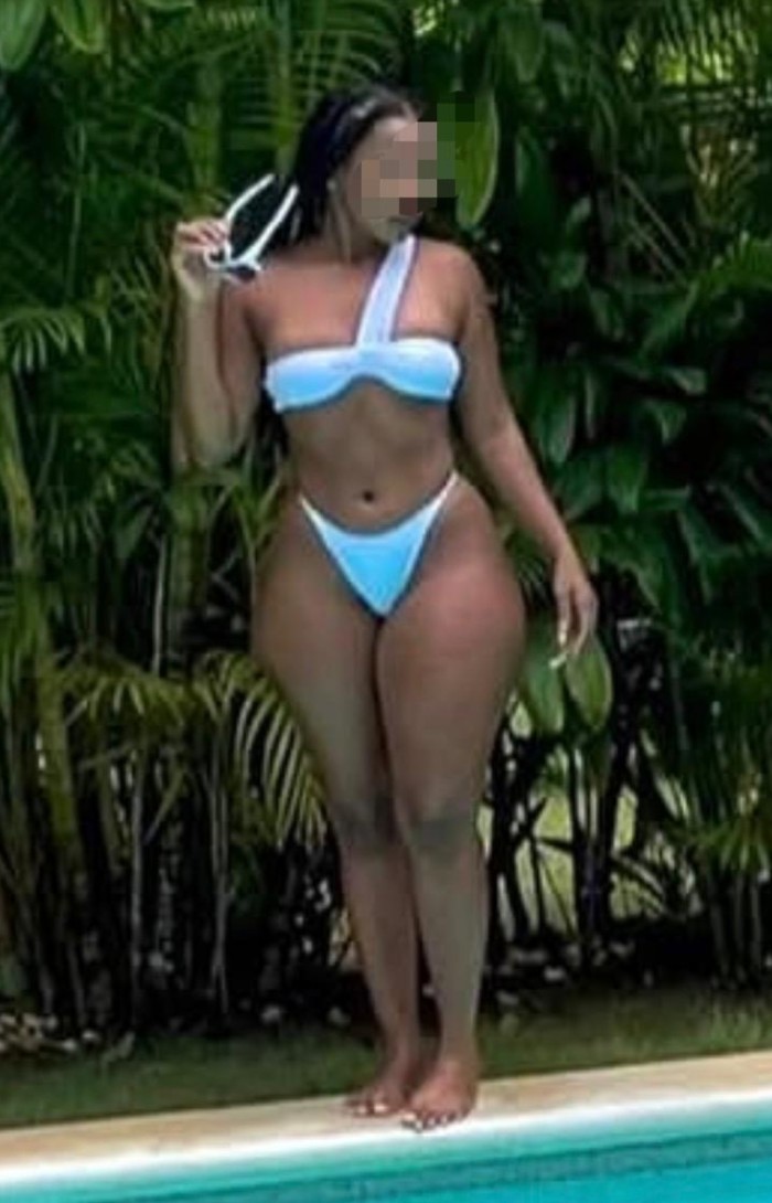 COLOMBIANA DE LUJO MORENITA Y JUGUETONA