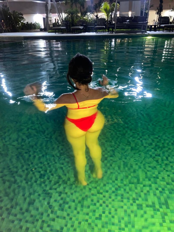 sin tetas no hay paraiso complaciente y discreta  lugo