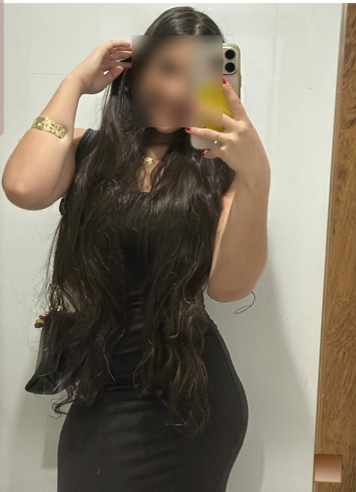Ven a quitarme la ropa y disfruta de mi belleza desnuda
