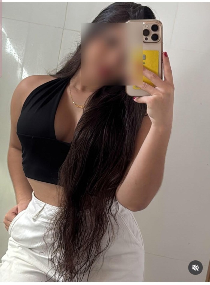 Ven a quitarme la ropa y disfruta de mi belleza desnuda