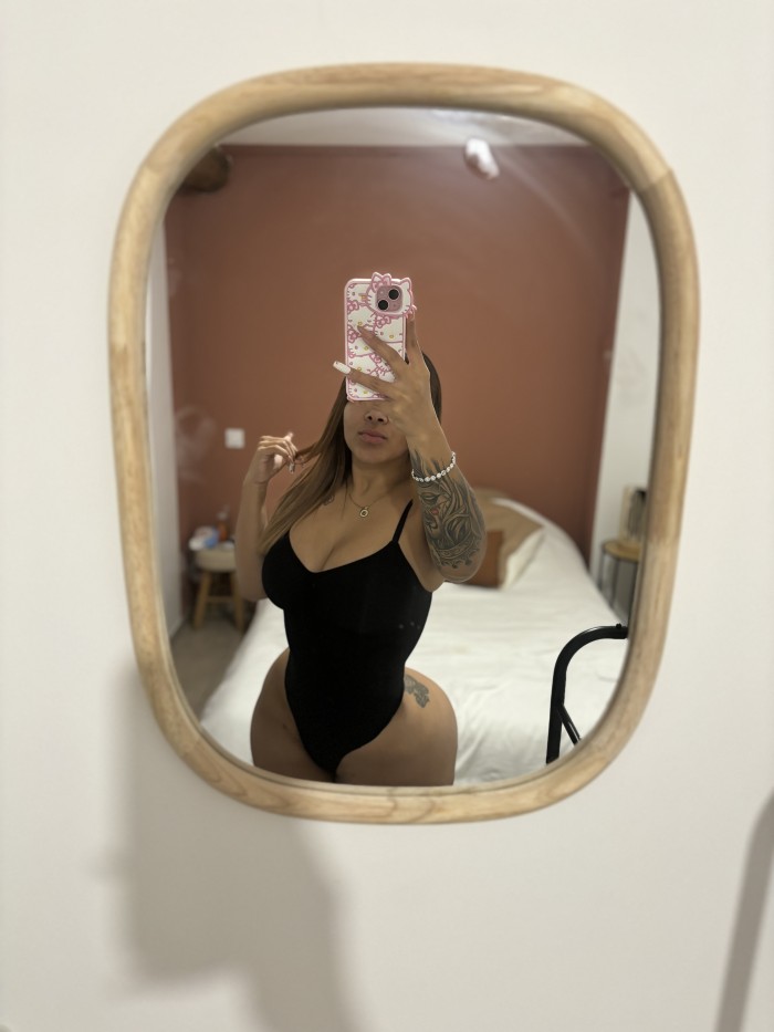 Un CULAZO top , una morena encantadora y seductora