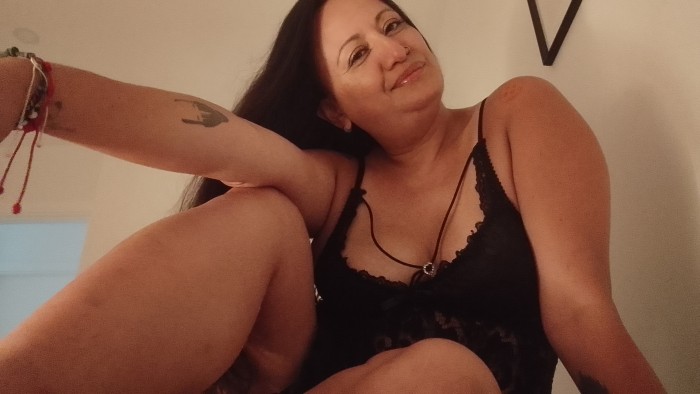 Me gusta la fiesta y el buen sexo ven a disfrutar