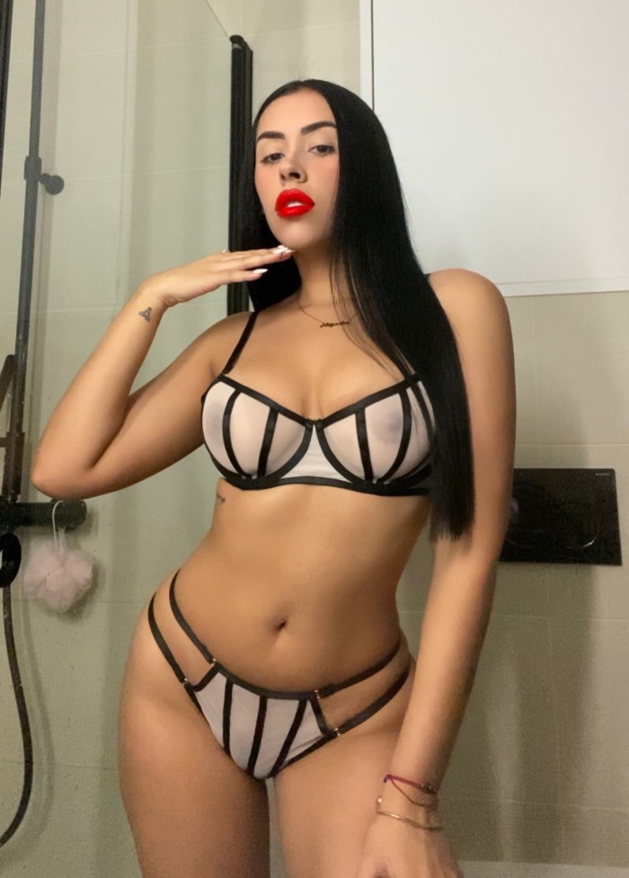 NICOLE ATRACTIVA Y MUY CALIENTE ! MOMENTOS UNICOS