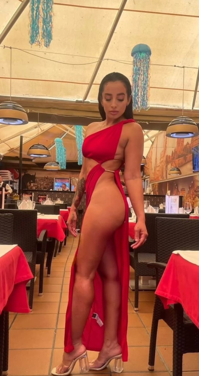 Kristal colombianita fiestera atención a parejas