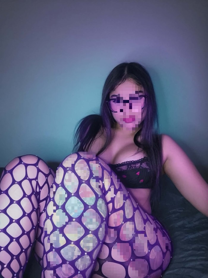 Bellísimas y encantadoras mujeres fiesteras
