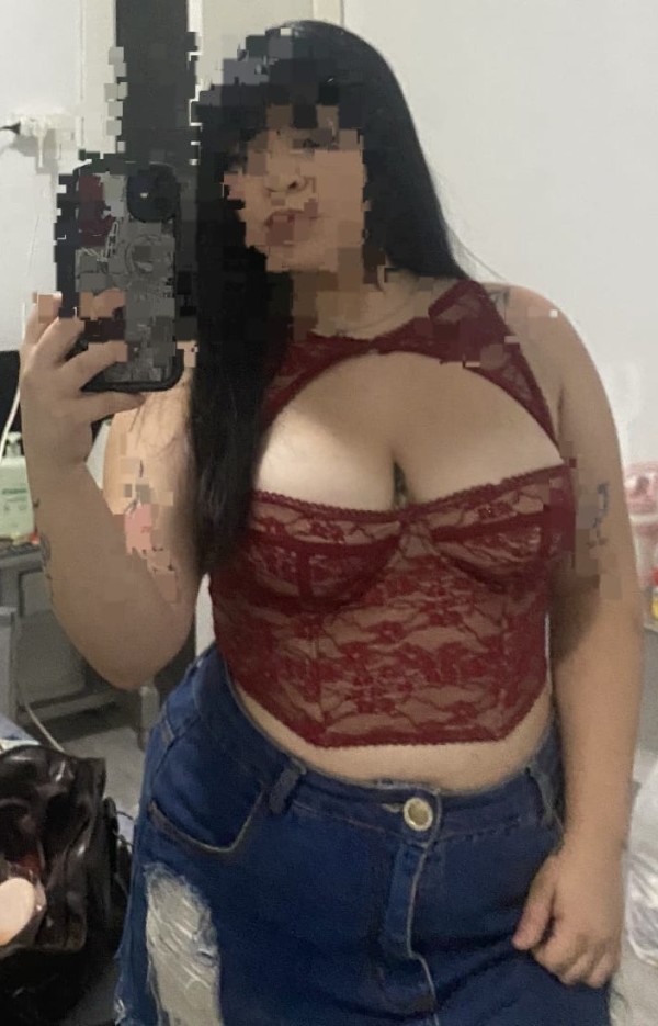 CAMILA CHICA CURVY CACHONDA!!