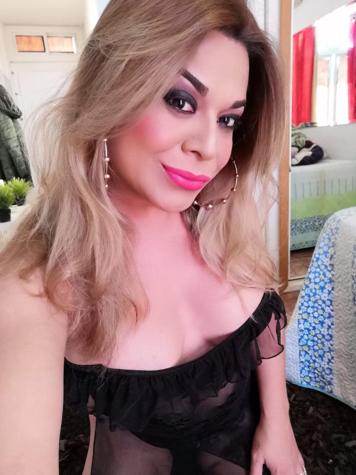 VIOLETA FERRER Chica Trans seductora apasionada en fuengirola 100% real