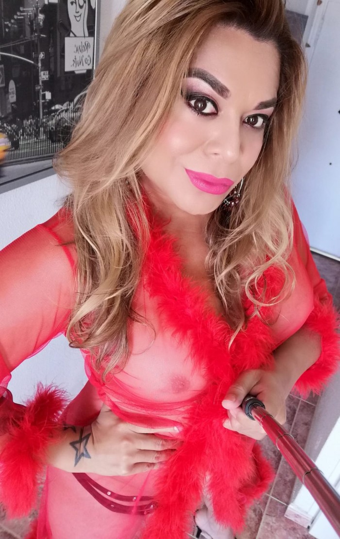 VIOLETA FERRER Chica Trans seductora apasionada en fuengirola 100% real