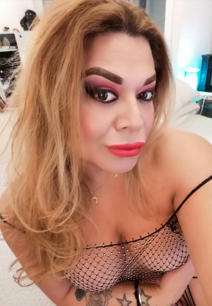 VIOLETA FERRER Chica Trans seductora apasionada en fuengirola 100% real