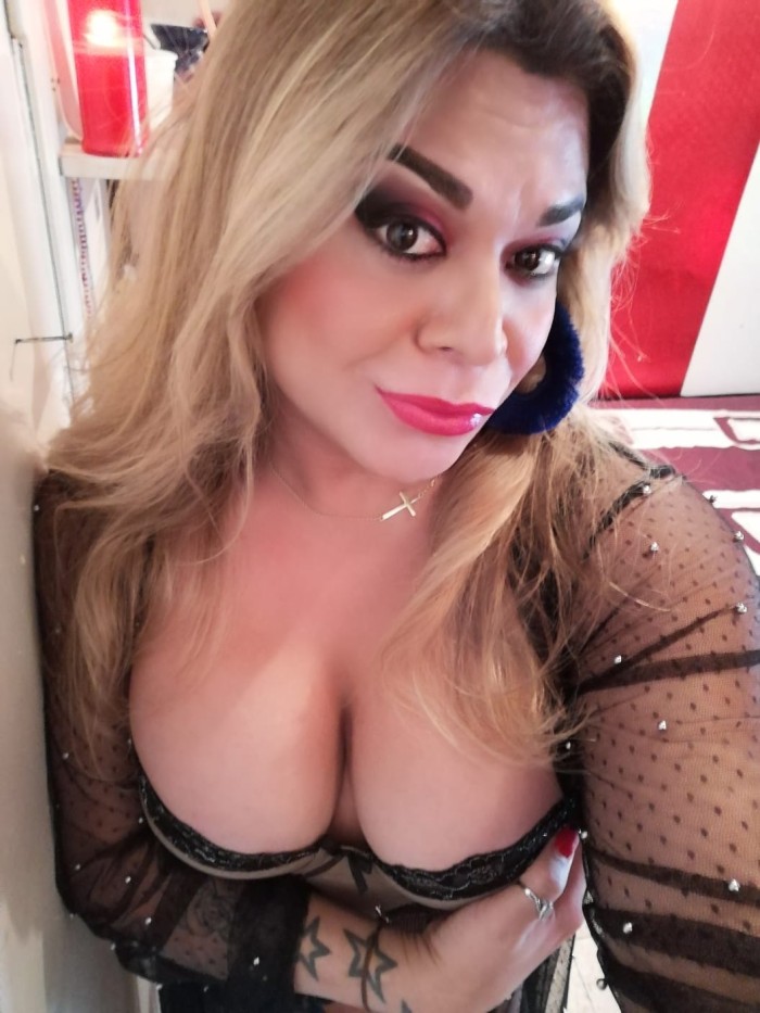 VIOLETA FERRER Chica Trans seductora apasionada en fuengirola 100% real