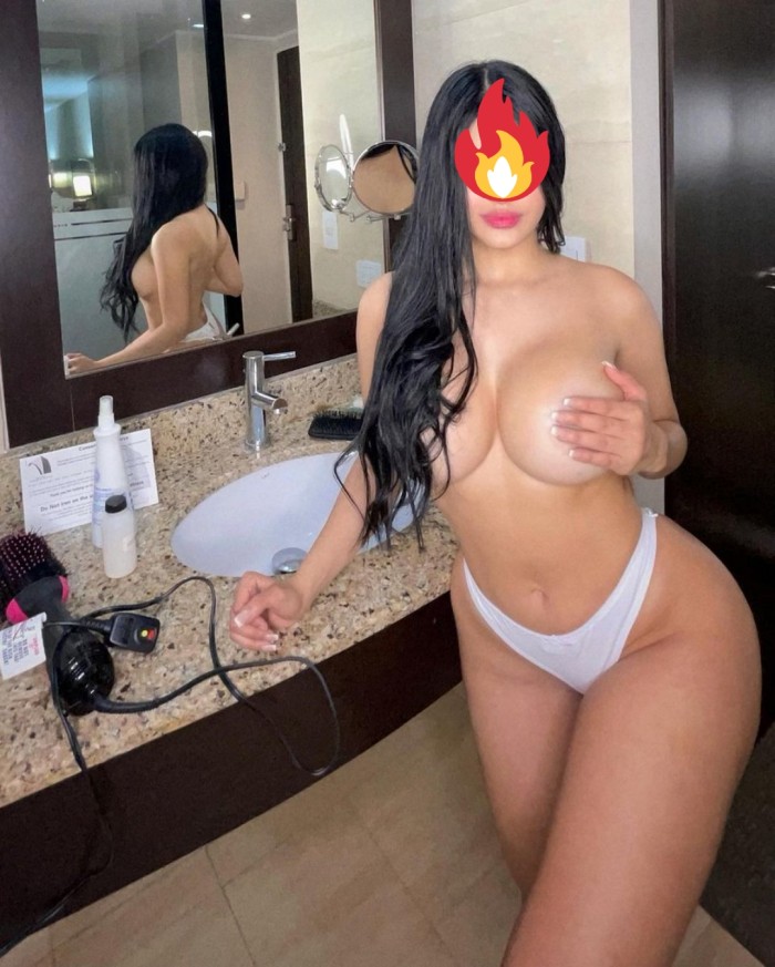 Hola chicos soy Fabiana hermosa con tetas grandes
