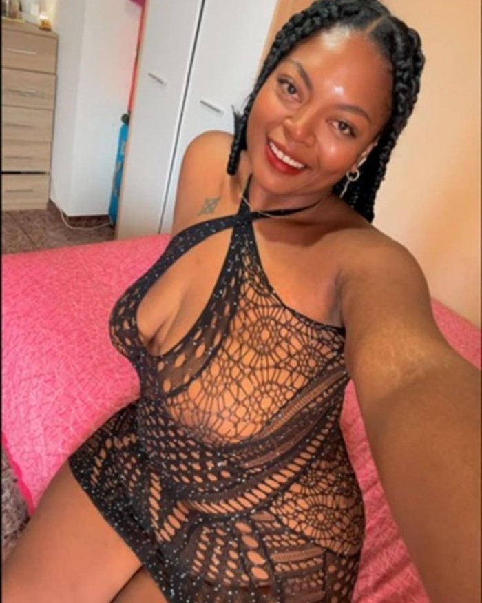 ANGELA TU MORENA COLOMBIANA MUY ATREVIDA