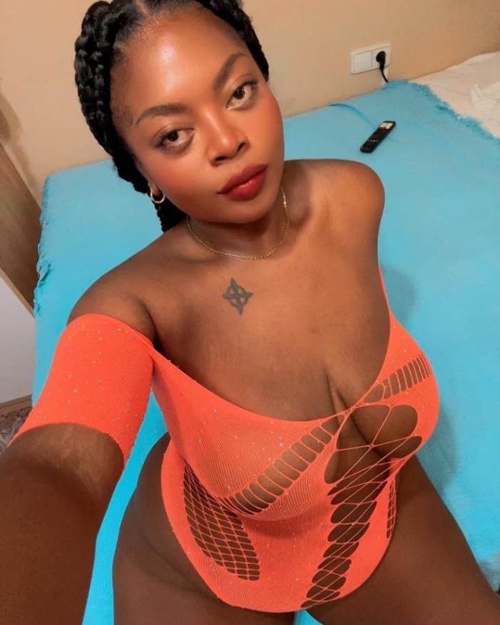 ANGELA TU MORENA COLOMBIANA MUY ATREVIDA