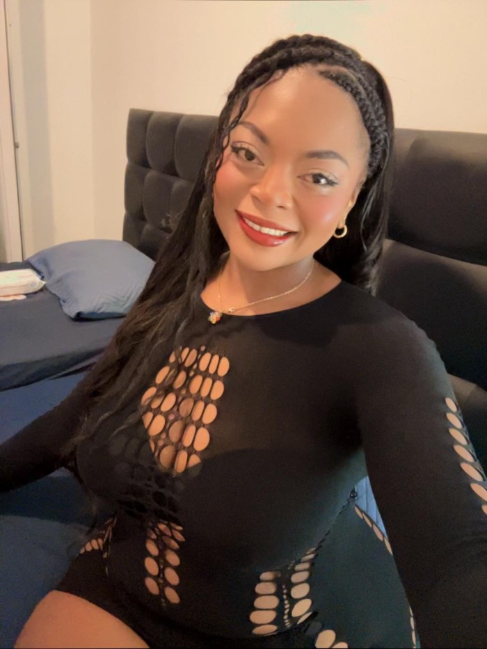 ANGELA TU MORENA COLOMBIANA MUY ATREVIDA