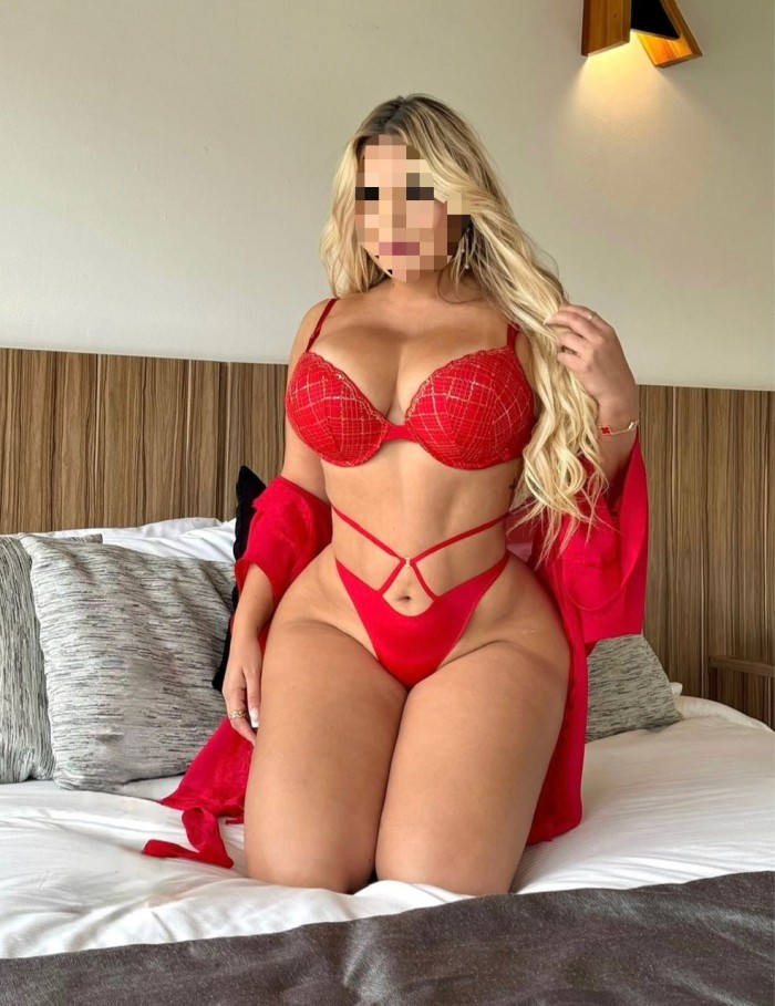 EXQUICITA CON GANAS DE SEXO EN PLAYA DEL INGLES