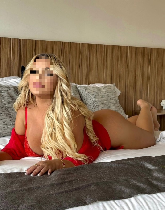 EXQUICITA CON GANAS DE SEXO EN PLAYA DEL INGLES