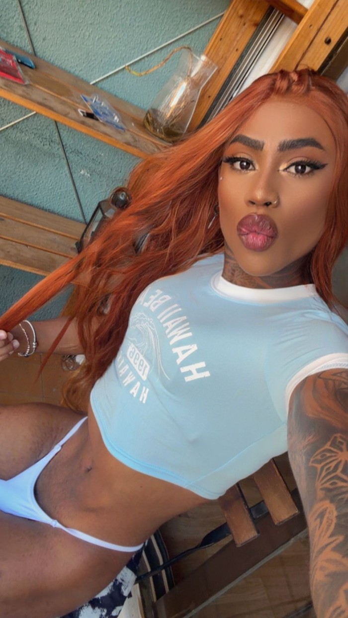 TRANS LECHERA LISTA PARA LLENAR TU CULO TRAGON
