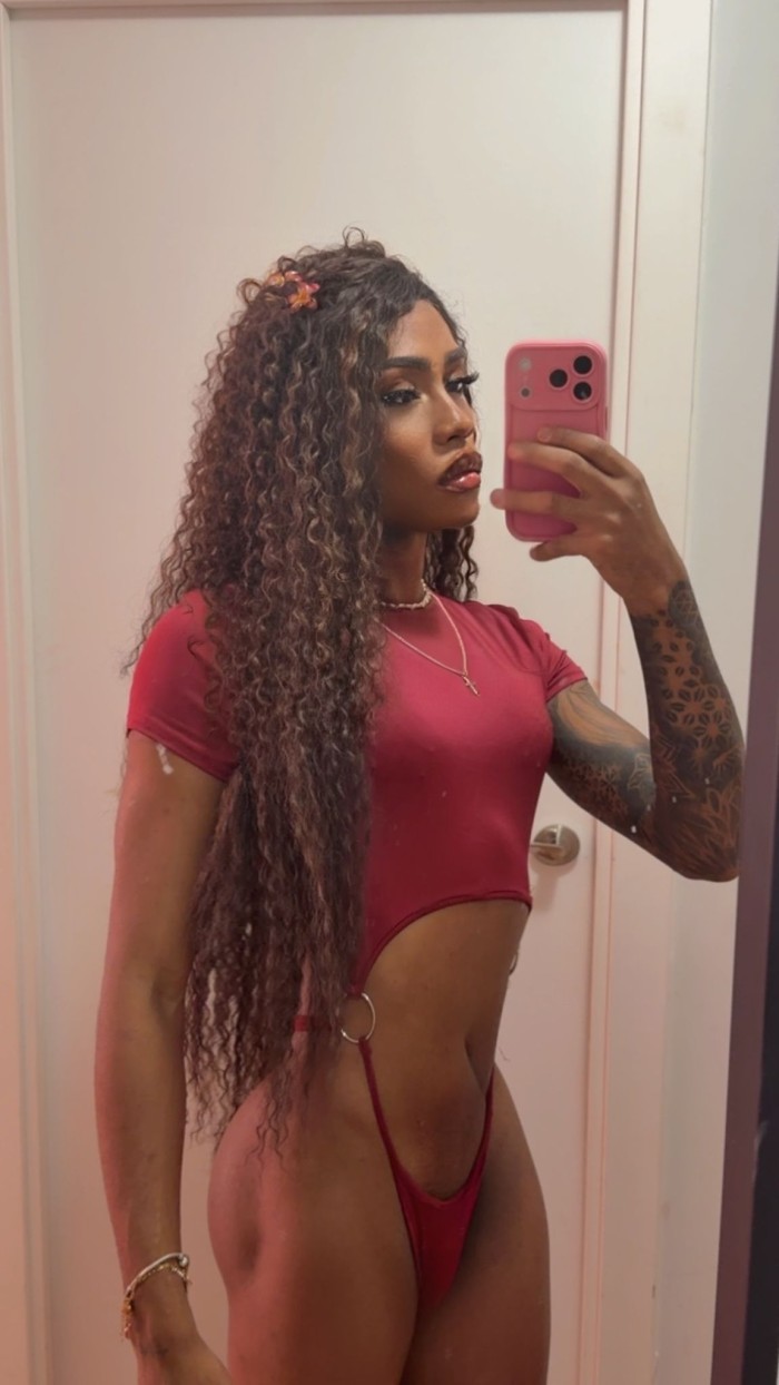 TRANS LECHERA LISTA PARA LLENAR TU CULO TRAGON