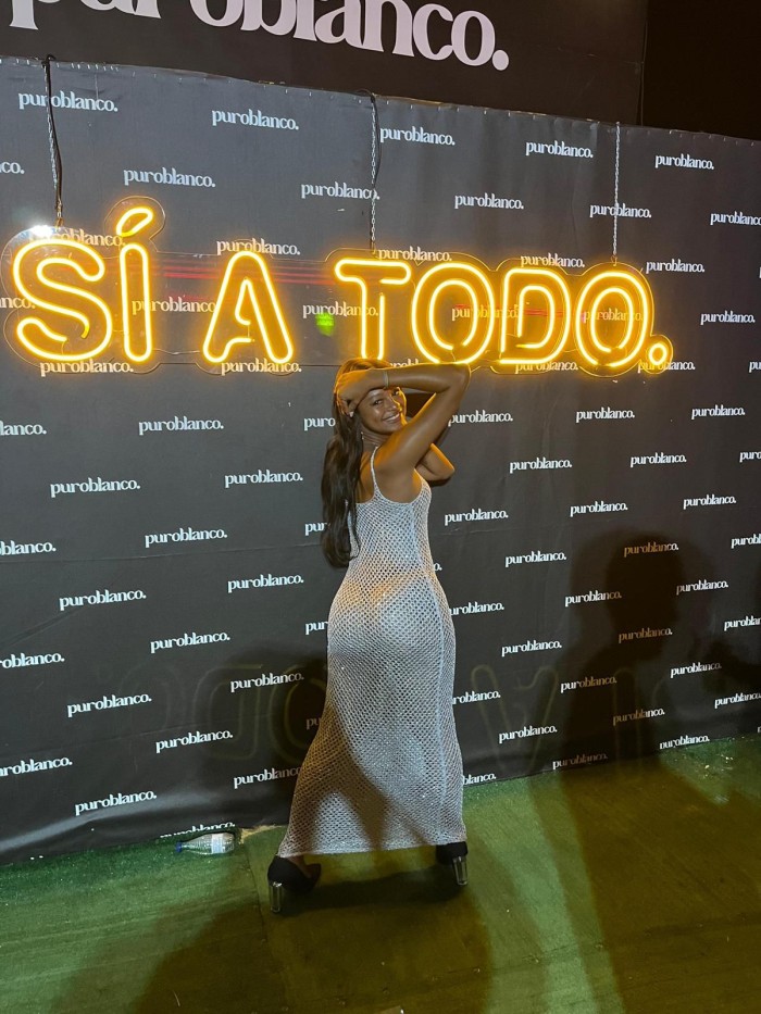 Chica trans brasileña recien llegada