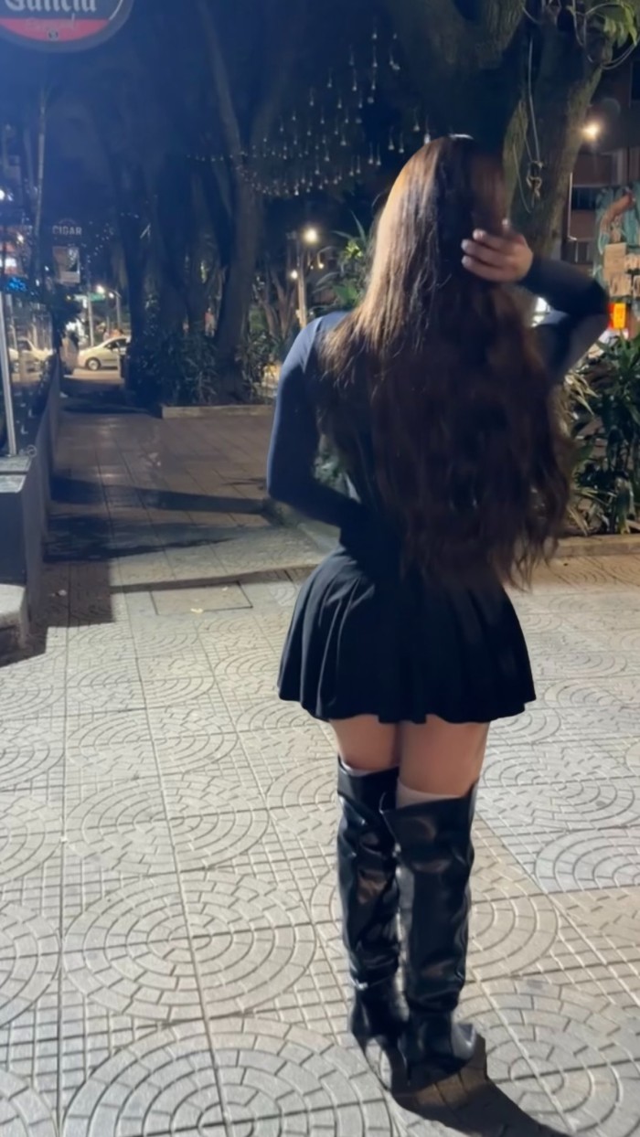 ZOE COLOMBIANA ADICTA A MAMAR POLLAS CON DEVOCIÓN