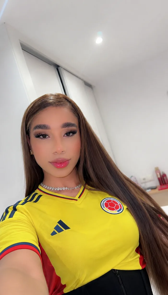 HERMOSA CHICA TRANS CARIÑOSA Y FIESTERA