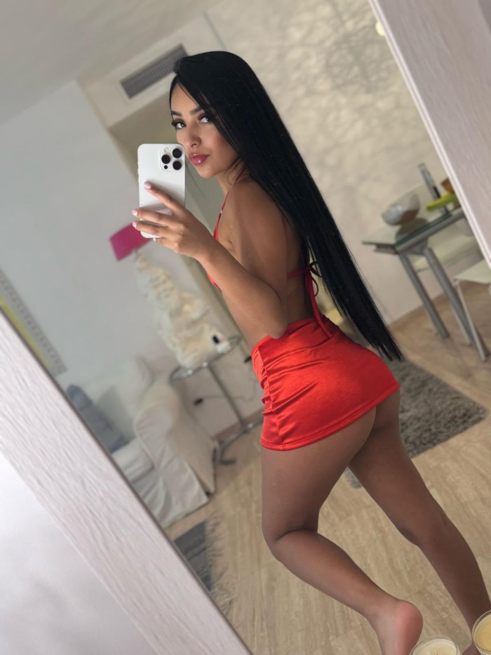 EN IBIZA RECIEN LLEGADA CACHONDA CON GANAS DE SEXO