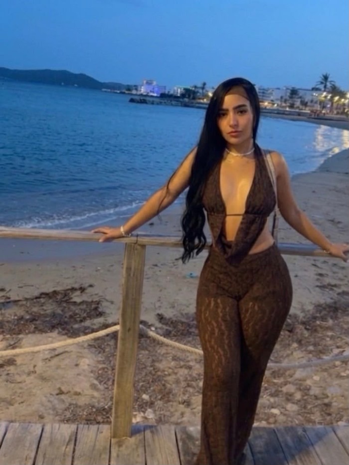 EN IBIZA RECIEN LLEGADA CACHONDA CON GANAS DE SEXO