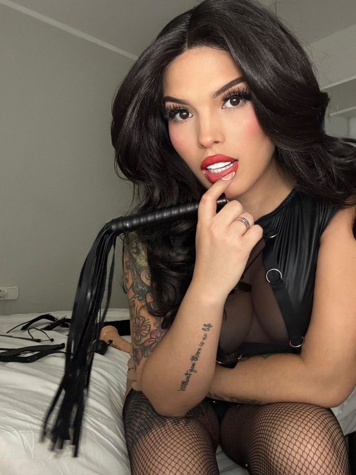 LIA DOMINA TRANS NOVEDAD