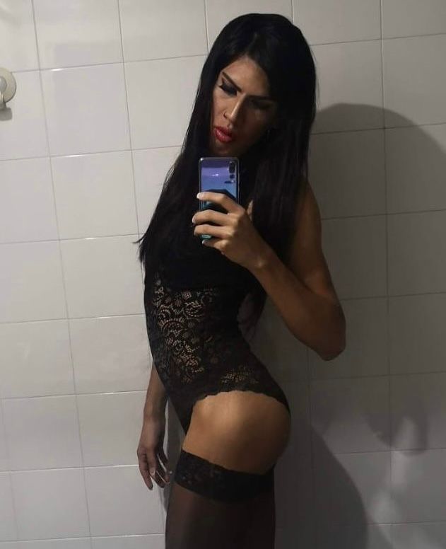 CAÑERA LUJURIOSA, UNA DIOSA TRANS FIESTERA…