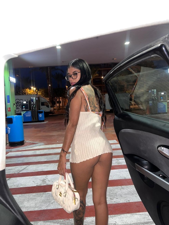 MARIANA VICIOSITA Y CARIÑOSA EN IBIZA CENTRO