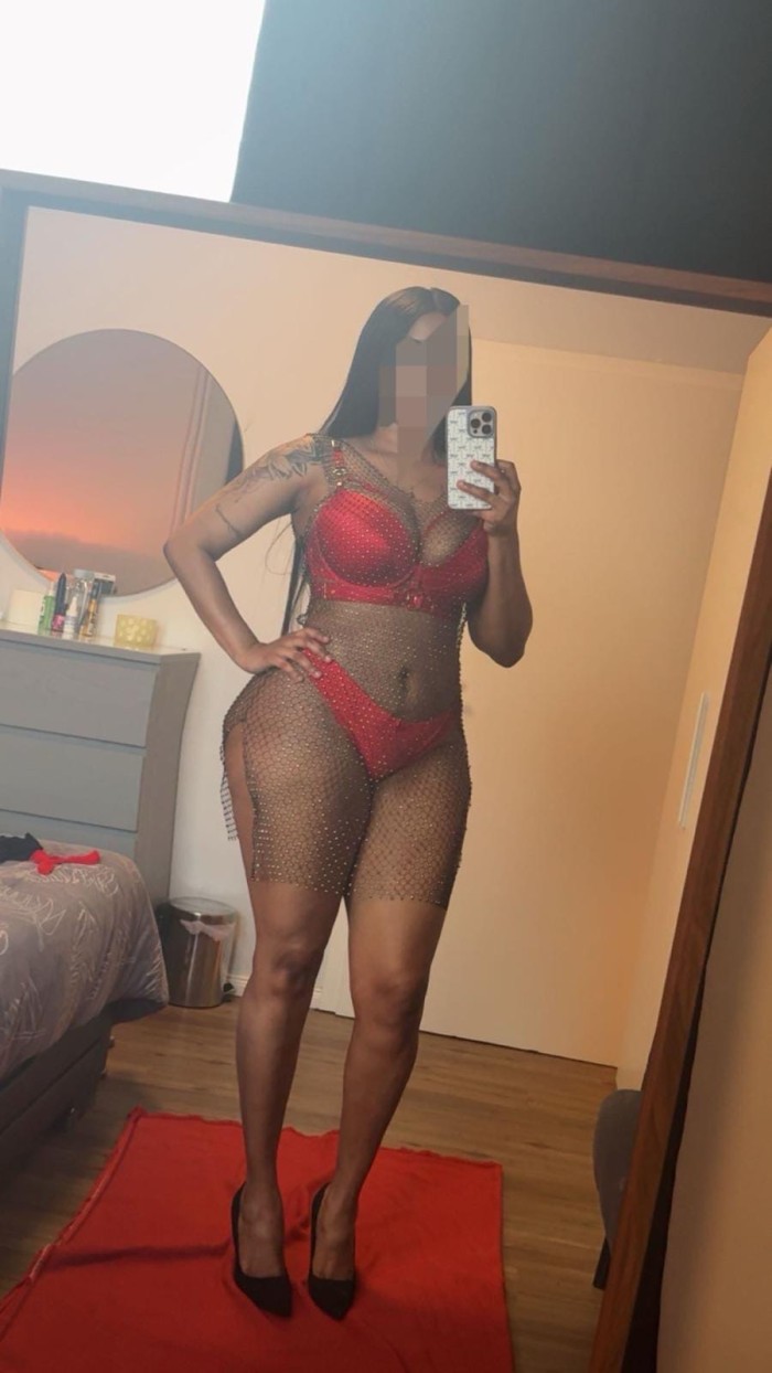 Naomi linda morenita