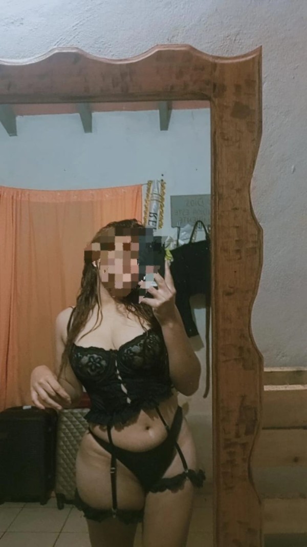 Katerin, jovencita, cariñosa, latina guapa/culona.