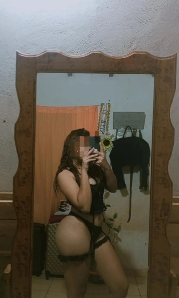 Katerin, jovencita, cariñosa, latina guapa/culona.