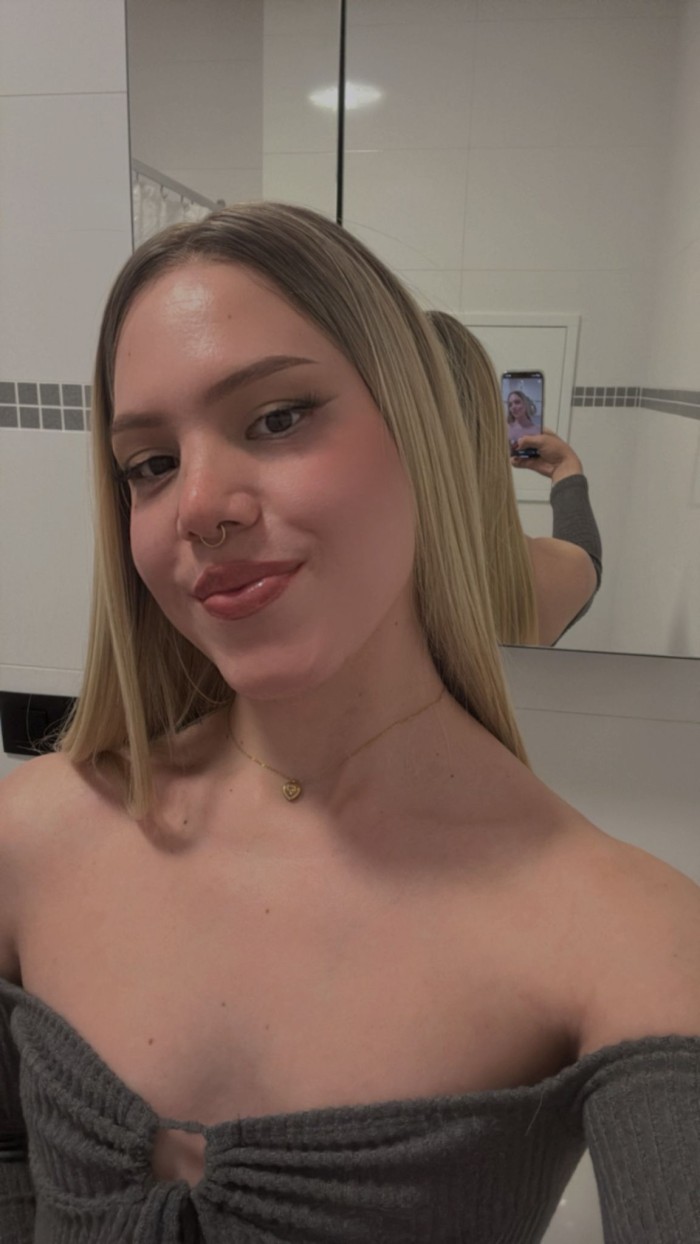 JOVENCISIMA TRANS RUBIA COLOMBIANA 22 AÑOS ESTRENO